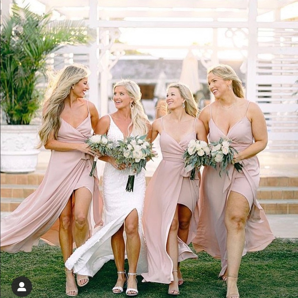 Show Me Your MuMu Liz Maxi Size Small. Dusty Blush Crisp.